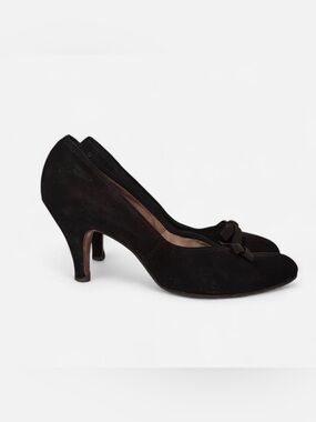 1940s VTG Black Suede 'Red Cross Shoes' Pumps with 2.75" Heel and Bow Detailing